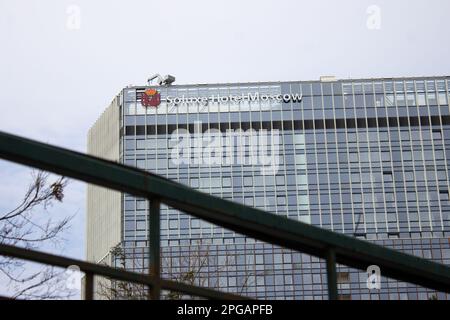 Moskau, Russland. 21. März 2023. Das SolXE Hotel Moskau, wo der Generalsekretär der Kommunistischen Partei Chinas Xi Jinping während seines Staatsbesuchs in Russland wohnte. Russland wurde das erste Land, das der chinesische Führer nach der Wiederwahl besuchen wollte. (Kreditbild: © Vlad Karkov/SOPA Images via ZUMA Press Wire) NUR REDAKTIONELLE VERWENDUNG! Nicht für den kommerziellen GEBRAUCH! Stockfoto