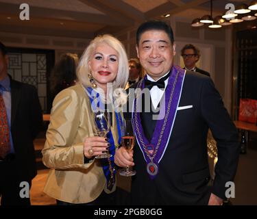 West Hollywood, Kalifornien, USA. 19. März 2023. Prinzessin Karen Cantrell und Joey Zhou nehmen an der Einführungszeremonie in Los Angeles und Beverly Hills Bailliage im Boxwood Restaurant im London West Hollywood Hotel in West Hollywood, Kalifornien Teil. Kredit: Sheri Determan Stockfoto