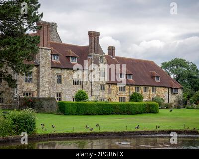 UPPER DICKER, EAST SUSSEX/UK - JUNI 26: Außenansicht von Michelham Priory and Gardens in Upper Dicker, East Sussex UK am 26. Juni 2016 Stockfoto