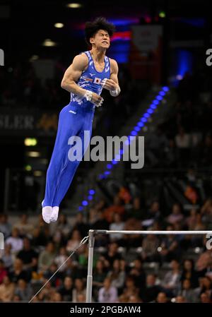 Olympiasieger Daiki Hashimoto (JPN) High Bar, EnBW DTB Cup, Kunstgymnastik, Gymnastik, Porsche Arena, Stuttgart, Baden-Württemberg, Deutschland Stockfoto