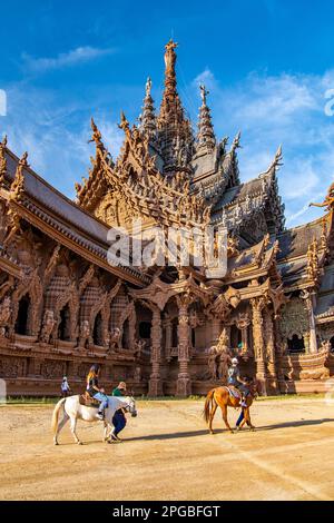Blick auf den Tempel Sanctuary of Truth in Pattaya, Thailand Stockfoto