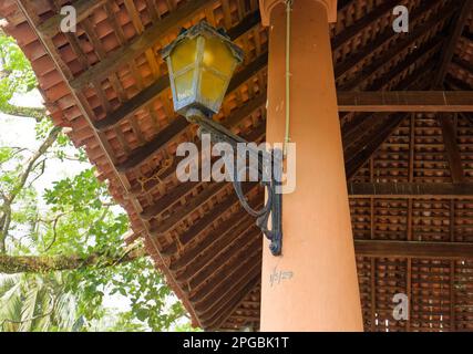 Antike Lampe, erbaut in der niederländischen Festung galle Sri Lanka mit gut gepflegtem Zustand. Stockfoto