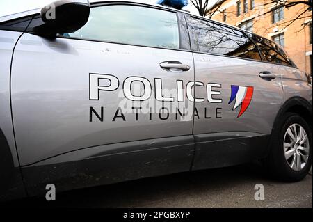 Paris, Frankreich. 21. März 2023. Abbildung eines Polizeiautos am 21. März 2023 in Paris. Foto: Tomas Stevens/ABACAPRESS.COM Kredit: Abaca Press/Alamy Live News Stockfoto