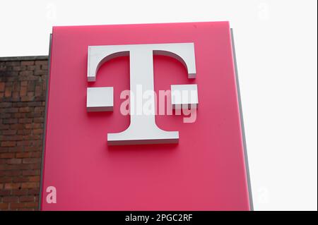 Köln, Deutschland. 19. März 2023. Logo, Schriftzug Deutsche Telekom AG Kredit: Horst Galuschka/dpa/Alamy Live News Stockfoto