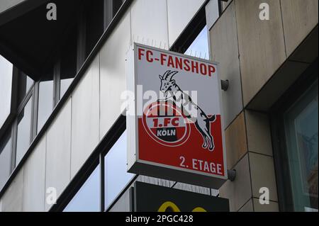 Köln, Deutschland. 19. März 2023. Logo, Schriftzug Fanshop des Fußballvereins 1. FC Köln Credit: Horst Galuschka/dpa/Alamy Live News Stockfoto