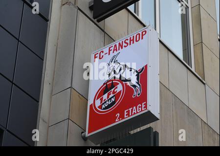 Köln, Deutschland. 19. März 2023. Logo, Schriftzug Fanshop des Fußballvereins 1. FC Köln Credit: Horst Galuschka/dpa/Alamy Live News Stockfoto