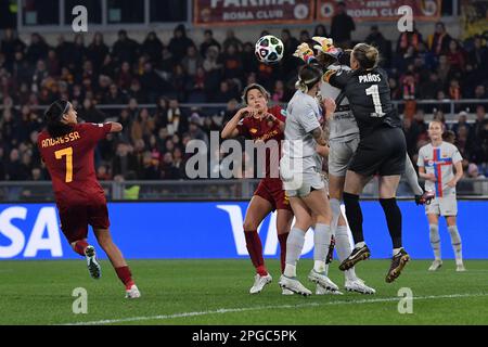 Sandra Panos (Barcelona Women)Irene Paredes (Barcelona Women)Maria Pilar Leon (Barcelona Women)Valentina Giacinti (Roma Femminile)Andressa Alves (Roma Femminile) während des UEFA Women Champions League-Spiels zwischen Roma Women 0-1 Barcelona Women im Olimpic-Stadion am 21. März 2023 in Roma, Italien. Kredit: Maurizio Borsari/AFLO/Alamy Live News Stockfoto