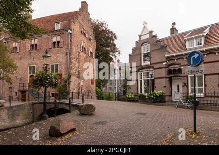 Malerisches altes mittelalterliches Zentrum der niederländischen historischen Stadt Amersfoort. Stockfoto