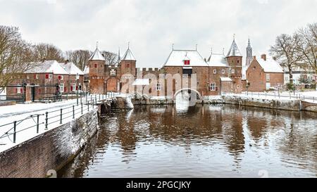 Historisches Land- und watergate Koppelpoort in Amersfoort, Niederlande Stockfoto