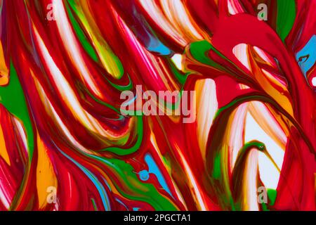 Von oben Konzept der mehrfarbigen Pinselstriche von Acrylfarben Auf weißer Leinwand Stockfoto