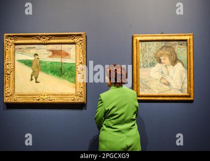 London, Großbritannien. , . Henri de Toulouse-Lautrec, (L) Tristan Bernard im Velodrome Buffalo, 1895 (R) The Reader 1889. Mit mehr als hundert Werken folgt die Ausstellung der Schaffung einer neuen, modernen Kunst, frei von Konventionen, die Expressionismus, Kubismus und Abstraktion zeigt.nach Impressionismus: Erfindung der modernen Kunst 25. März - 13. August 2023 Kredit: Paul Quezada-Neiman/Alamy Live News Stockfoto