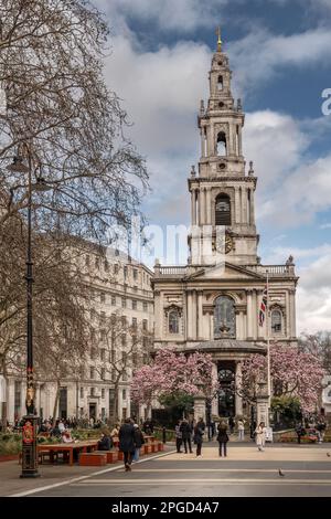 St. Mary le Strand ist eine Kirche am östlichen Ende des Strands in der City of Westminster, London. Die Kirche stand früher auf einem tra Stockfoto