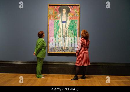 London, UK, 22. März 2023. Gustav Klimt, Porträt von Adele Bloch-Bauer II 1912 Öl auf Leinwand. Vorschau auf After Impresionism, Erfindung moderner Kunst, große neue Ausstellung von etwa hundert Gemälden und Skulpturen von Künstlern wie Cezanne, Van Gogh, Rodin, Picasso, Matisse, Klimt, Käthe Kollwitz, Sonia Delaunay, Kandinsky und Mondrian und umfasst einige der wichtigsten Kunstwerke, die zwischen 1886 und um 1914 geschaffen wurden. Kredit: amer Ghazzal/Alamy Live News Stockfoto