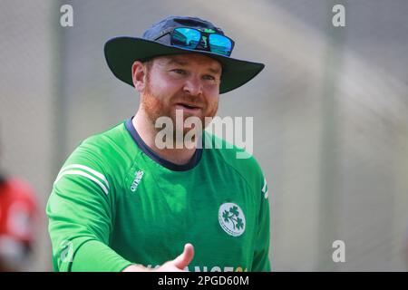 Paul Stirling während der irischen Mannschaft übt vor ihrem 3. Und letzten internationalen Spiel an einem Tag auf der Sylhet International Stadium Konferenz Stockfoto