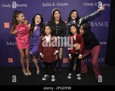 Los Angeles, USA. 21. März 2023. (L-R) THE CLEANING LADY Cast & Crew - Faith Bryant, Miranda Kwok, Valentino LaSalle, Elodie Yung, Sebastian LaSalle, Martha Millan und Sean Lew at the CAPE präsentieren AM Dienstag, den 21. März 2023, IM Ebell Club von Los Angeles in Los Angeles, Kalifornien, EINE GLANZGALA. (Foto: Sthanlee B. Mirador/Sipa USA) Guthaben: SIPA USA/Alamy Live News Stockfoto