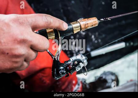 Eisangeln am Eriesee Stockfoto