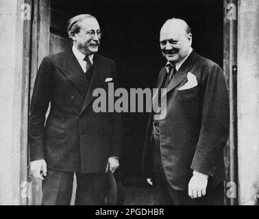 Winston Churchill mit dem ehemaligen französischen Premierminister Leon Blum. Nach London. Mai 1939 Stockfoto