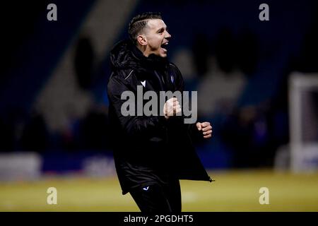 Colchester United Head Coach Matt Bloomfield feiert bei der Endpfeife – Gillingham gegen Colchester United, Sky Bet League Two, Priestfield Stadium, Gillingham, Großbritannien – 26. Dezember 2022 nur redaktionelle Verwendung – es gelten Einschränkungen für DataCo Stockfoto