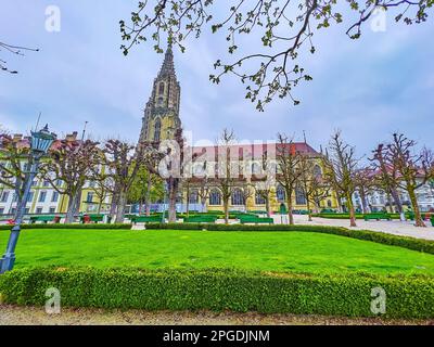 Der Blick auf die Berner Münster Kathedrale vom Münsterplattform Garten, Schweiz Stockfoto