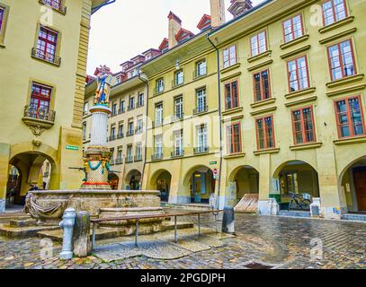 Moses-Brunnen (Mosesbrunnen) auf dem Münsterplatz in der Altstadt von Bern, Schweiz Stockfoto