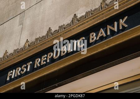 Boston, Massachusetts, USA-MaBoston, Massachusetts, USA-März 21, 2023: Unterschrift der First Republic Bank Stockfoto