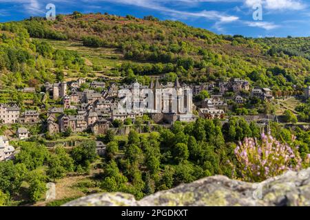 UNESCO-Dorf Conques-en-Rouergue im Departement Aveyron, Frankreich Stockfoto