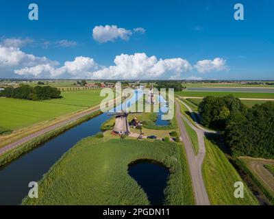 Luftaufnahme mit den Strijkmolen Windmühlen, Oterleek, Nordholland, Niederlande, Europa Stockfoto