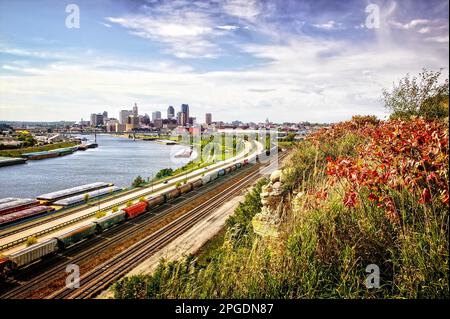 Die Stadt St. Paul, die Hauptstadt von Minnesota, beherbergt auch einen Bahnwechselplatz und regelmäßig Fahrten auf dem Mississippi River. Stockfoto