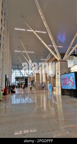 Bangalore, Karnataka, Indien-Oktober 26 2022: Wunderschöne moderne Innenarchitektur von Weltklasse im Sir M Visvesvaraya Terminal oder SMVB. Stockfoto