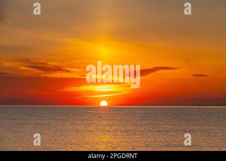 Sonnenuntergang über dem Tunesischen Ozean Stockfoto