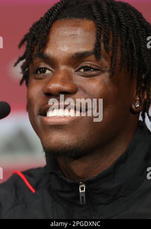 Tubize, Belgien. 22. März 2023. Der belgische Romeo Lavia wurde auf einer Pressekonferenz der belgischen Fußballmannschaft Red Devils am Mittwoch, den 22. März 2023, im RBFA-Hauptsitz der Royal Belgischen Fußballvereinigung in Tubize gezeigt. Die Red Devils bereiten sich auf die bevorstehenden Spiele gegen Schweden und Deutschland vor. BELGA PHOTO VIRGINIE LEFOUR Kredit: Belga News Agency/Alamy Live News Stockfoto