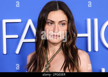 Hollywood, Usa. 21. März 2023. HOLLYWOOD, LOS ANGELES, KALIFORNIEN, USA - MÄRZ 21: Phoebe Tonkin trägt ein Proenza Schouler-Kleid und trifft beim Fashion Trust U.S. ein Awards 2023 in den Goya Studios am 21. März 2023 in Hollywood, Los Angeles, Kalifornien, USA. (Foto: Xavier Collin/Image Press Agency) Kredit: Image Press Agency/Alamy Live News Stockfoto