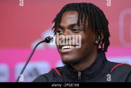 Tubize, Belgien. 22. März 2023. Der belgische Romeo Lavia wurde auf einer Pressekonferenz der belgischen Fußballmannschaft Red Devils am Mittwoch, den 22. März 2023, im RBFA-Hauptsitz der Royal Belgischen Fußballvereinigung in Tubize gezeigt. Die Red Devils bereiten sich auf die bevorstehenden Spiele gegen Schweden und Deutschland vor. BELGA PHOTO VIRGINIE LEFOUR Kredit: Belga News Agency/Alamy Live News Stockfoto