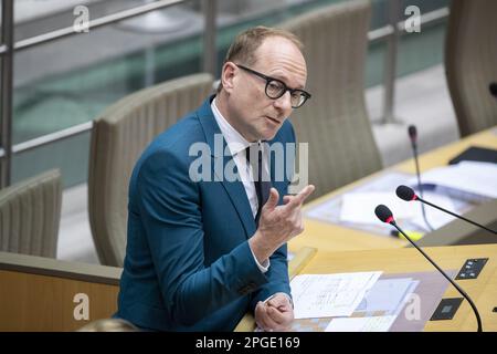 Brüssel, Belgien. 22. März 2023. Der flämische Minister für Bildung, Tierschutz und Sport, Ben Weyts, wurde auf einer Plenartagung des flämischen Parlaments am Mittwoch, den 22. März 2023 in Brüssel abgebildet. BELGA FOTO NICOLAS MAETERLINCK Kredit: Belga News Agency/Alamy Live News Stockfoto