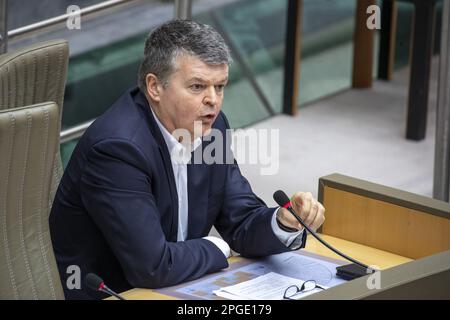 Brüssel, Belgien. 22. März 2023. Flämischer Minister für Innenpolitik und Zusammenleben, Bart Somers, auf einer Plenartagung des flämischen Parlaments am Mittwoch, den 22. März 2023 in Brüssel. BELGA FOTO NICOLAS MAETERLINCK Kredit: Belga News Agency/Alamy Live News Stockfoto