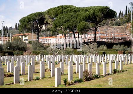 Der Kriegsfriedhof der Commonwealth war Graves Commission in der Nähe des Flusses Arno am Stadtrand von Florenz. Es enthält 1.632 Commonwealth-Beerdigungen von WW2 Stockfoto