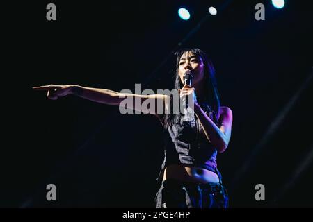 Mailand, Italien. 18. Februar 2023. RINA Sawayama tritt am 18. Februar 2023 live im Fabrique in Mailand auf (Foto von Alessandro Bremec/NurPhoto). Kredit: NurPhoto SRL/Alamy Live News Stockfoto