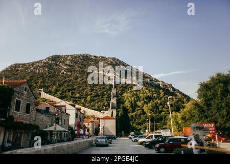 Ston in Südkroatien. Bergblick. Stockfoto