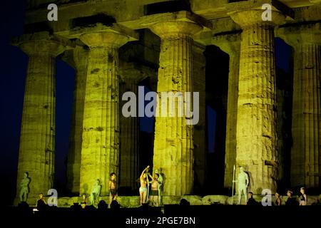 spettacolo l'alba dei tempi, il mito di chronos, Gebiet archeologica di paestum, capaccio, salerno, kampanien, italien, Stockfoto