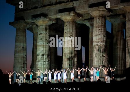 spettacolo l'alba dei tempi, il mito di chronos, Gebiet archeologica di paestum, capaccio, salerno, kampanien, italien, Stockfoto