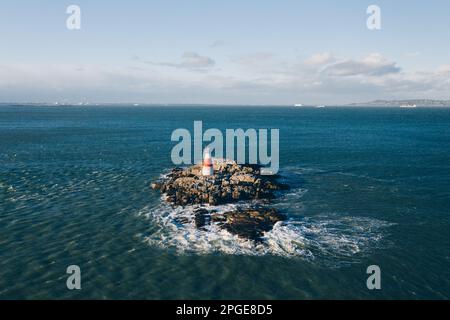 Dalkey, co Dublin / Irland: Luftaufnahme der Insel Dalkey, nach der das nahe gelegene Dorf benannt ist. Unbewohnte Insel lokalisieren Stockfoto