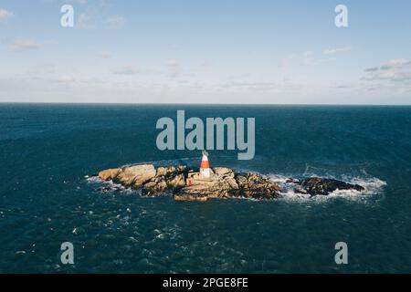 Dalkey, co Dublin / Irland: Luftaufnahme der Insel Dalkey, nach der das nahe gelegene Dorf benannt ist. Unbewohnte Insel lokalisieren Stockfoto