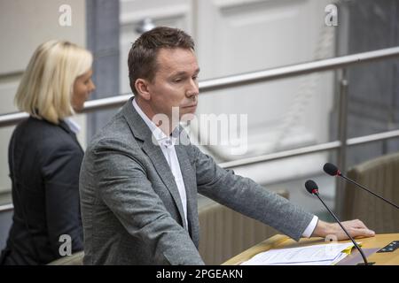 Brüssel, Belgien. 22. März 2023. Der flämische Minister für Beschäftigung, Wirtschaft, Sozialwirtschaft und Landwirtschaft, Jo Brouns, nahm am Mittwoch, den 22. März 2023, auf einer Plenartagung des flämischen Parlaments in Brüssel Teil. BELGA FOTO NICOLAS MAETERLINCK Kredit: Belga News Agency/Alamy Live News Stockfoto