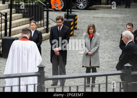 London, Großbritannien. 22. März 2023 Für PC Keith Palmer GM, der am 22. März 2017 von einem Terroristen in New Palace Yard vor dem Unterhaus getötet wurde, findet eine Gedenkfeier statt. Kredit: Stephen Chung / Alamy Live News Stockfoto