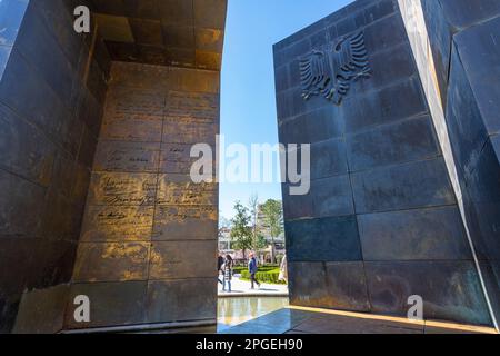 Tirana, Albanien. März 2023. Blick auf das Independence Memorial in einem Park in der Innenstadt Stockfoto