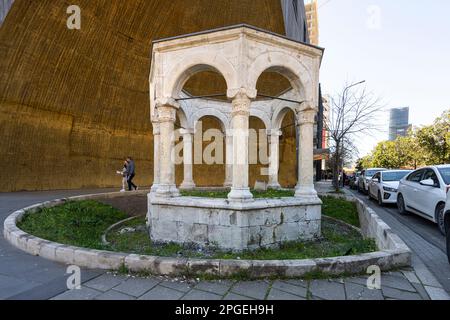 Tirana, Albanien. März 2023. Das Kapllan-Pasches-Denkmal im Stadtzentrum Stockfoto