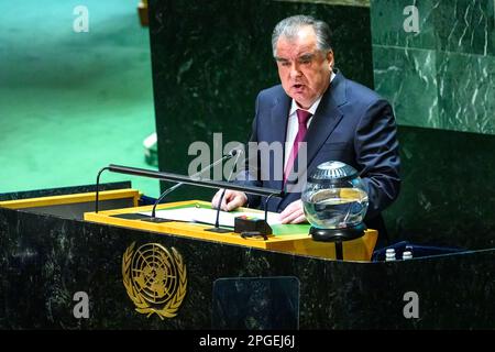 New York, USA. 22. März 2023. Der Präsident von Tadschikistan, Emomali Rahmon, spricht zur Eröffnungszeremonie der UN-Wasserkonferenz 2023. Kredit: Enrique Shore/Alamy Live News Stockfoto