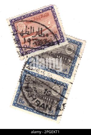 Klassische Briefmarken aus Saudi-Arabien isoliert auf weißem Hintergrund. Stockfoto