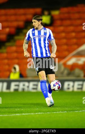 Oakwell Stadium, Barnsley, England - 21. März 2023 Aden Flint (44) of Sheffield Mittwoch - während des Spiels Barnsley gegen Sheffield Wednesday, Sky Bet League One, 2022/23, Oakwell Stadium, Barnsley, England - 21. März 2023 Guthaben: Arthur Haigh/WhiteRosePhotos/Alamy Live News Stockfoto