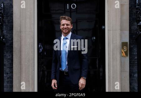 London, Großbritannien. 22. März 2023. England Captain, Jos Butler. Mitglieder des englischen Cricket-Teams besuchen die Downing Street 10. Sie gewannen die Weltmeisterschaft 2019, konnten aber aufgrund der Pandemie nicht richtig feiern. England schlug Neuseeland und gewann zum ersten Mal die Männer-Weltmeisterschaft, nachdem eines der erstaunlichsten Cricket-Spiele aller Zeiten zweimal unentschieden war. Kredit: Mark Thomas/Alamy Live News Stockfoto